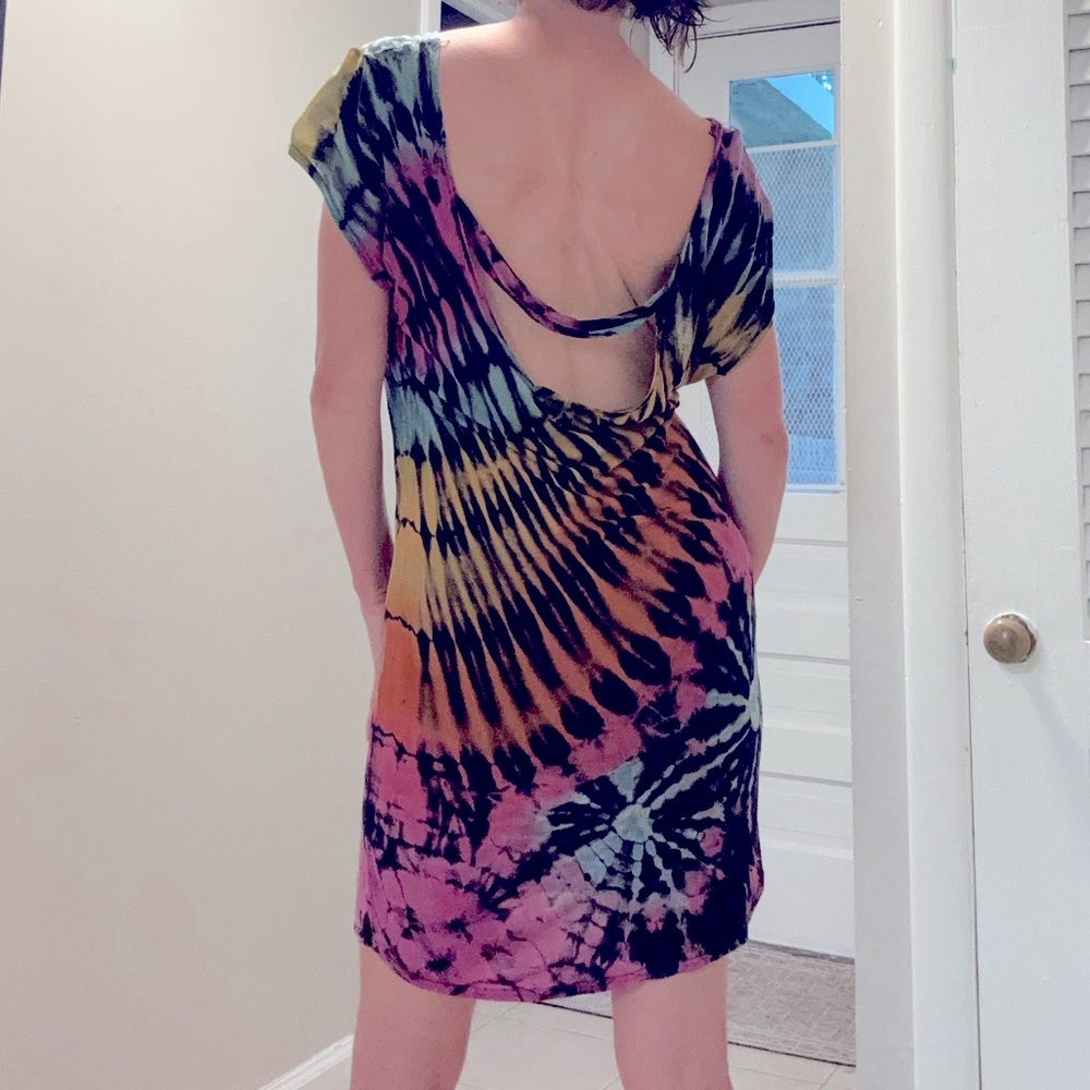 Gypsy Rose tie dye shift dress with cutout back — small